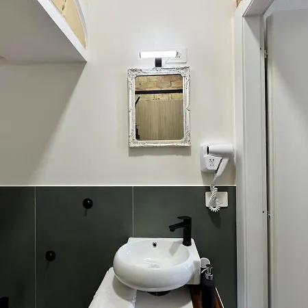 27, Centro, Cagliari, Sardinia Апартаменты *