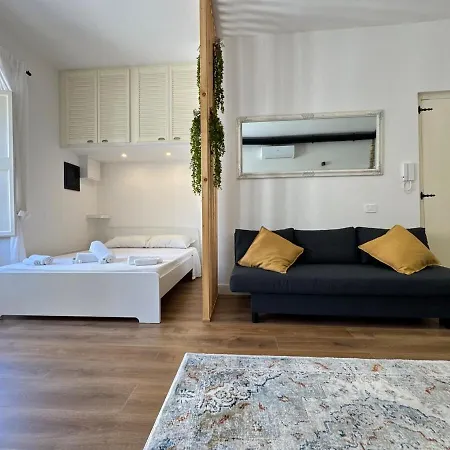 27, Centro, Cagliari, Sardinia Апартаменты *